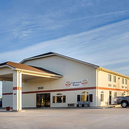 Rodeway Inn Larned Εξωτερικό φωτογραφία