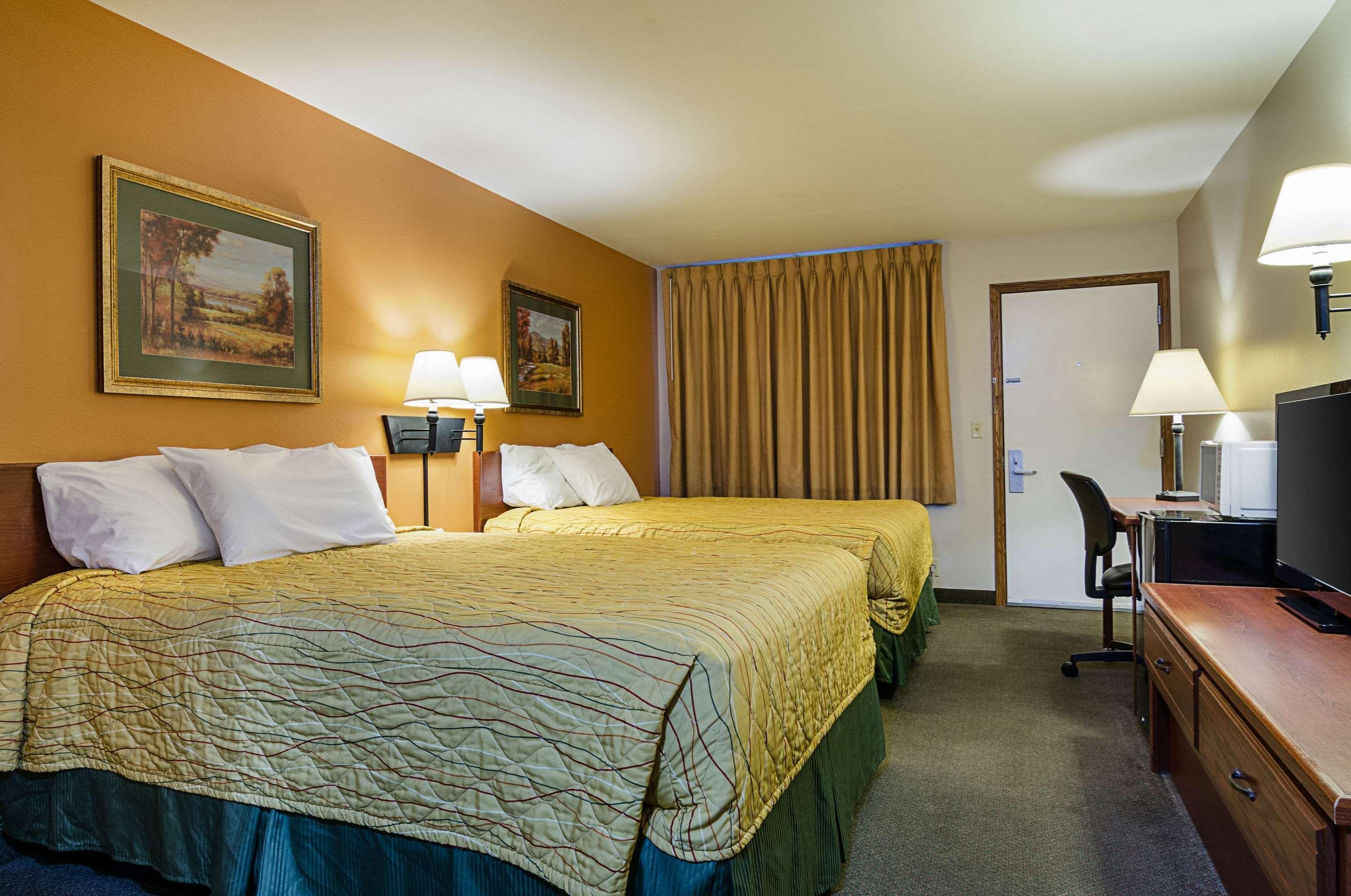 Rodeway Inn Larned Εξωτερικό φωτογραφία