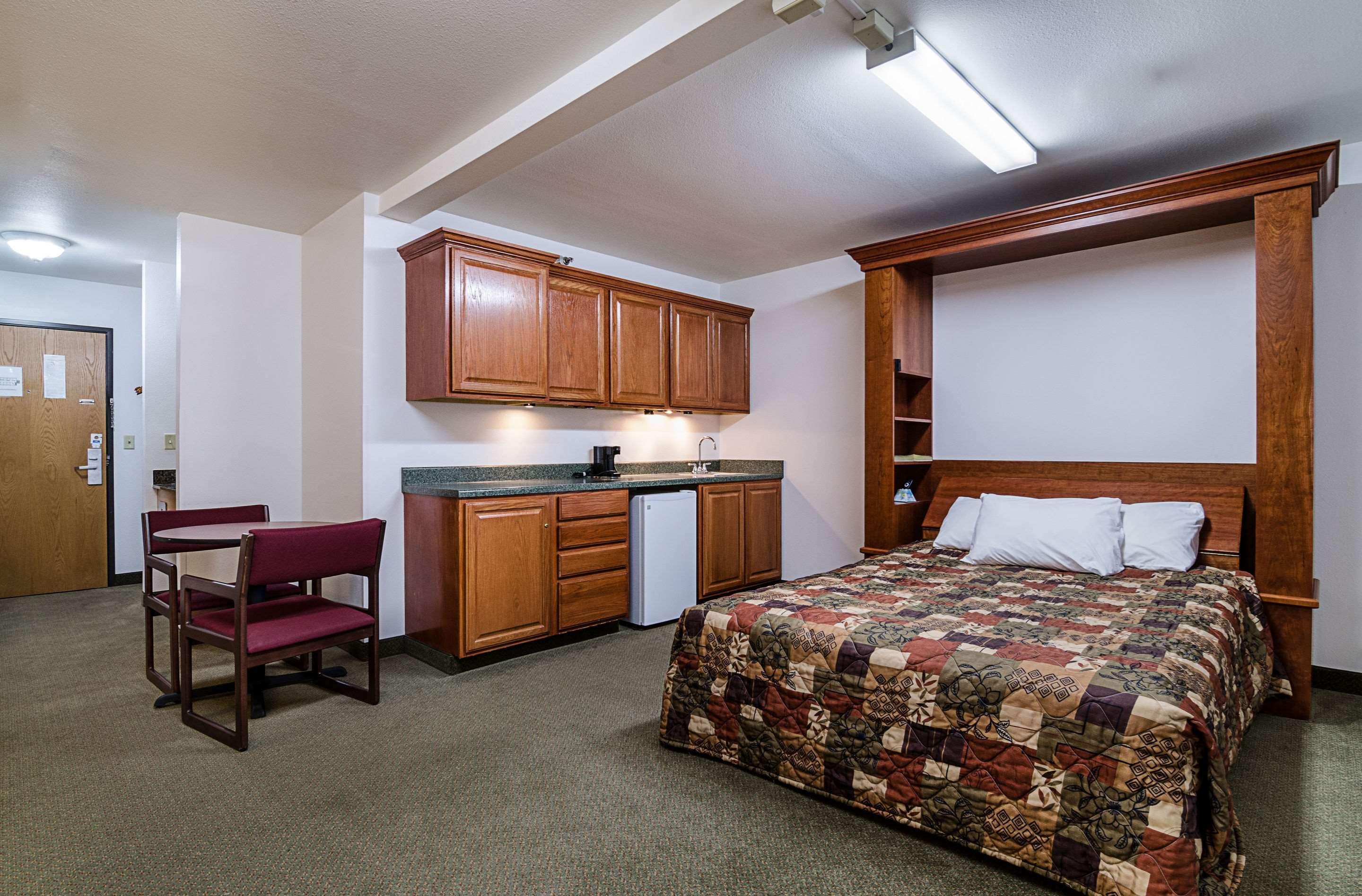 Rodeway Inn Larned Εξωτερικό φωτογραφία