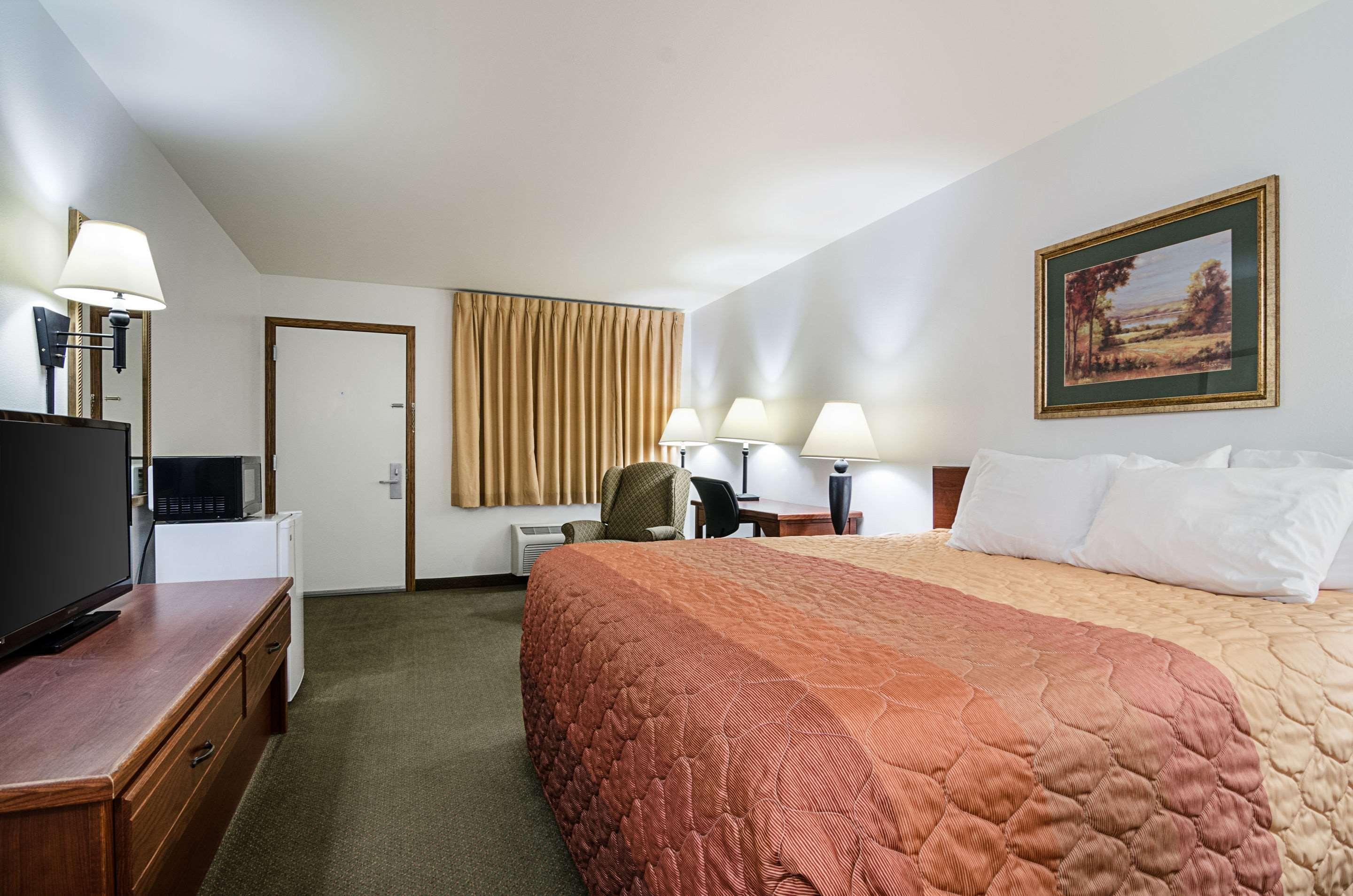 Rodeway Inn Larned Εξωτερικό φωτογραφία