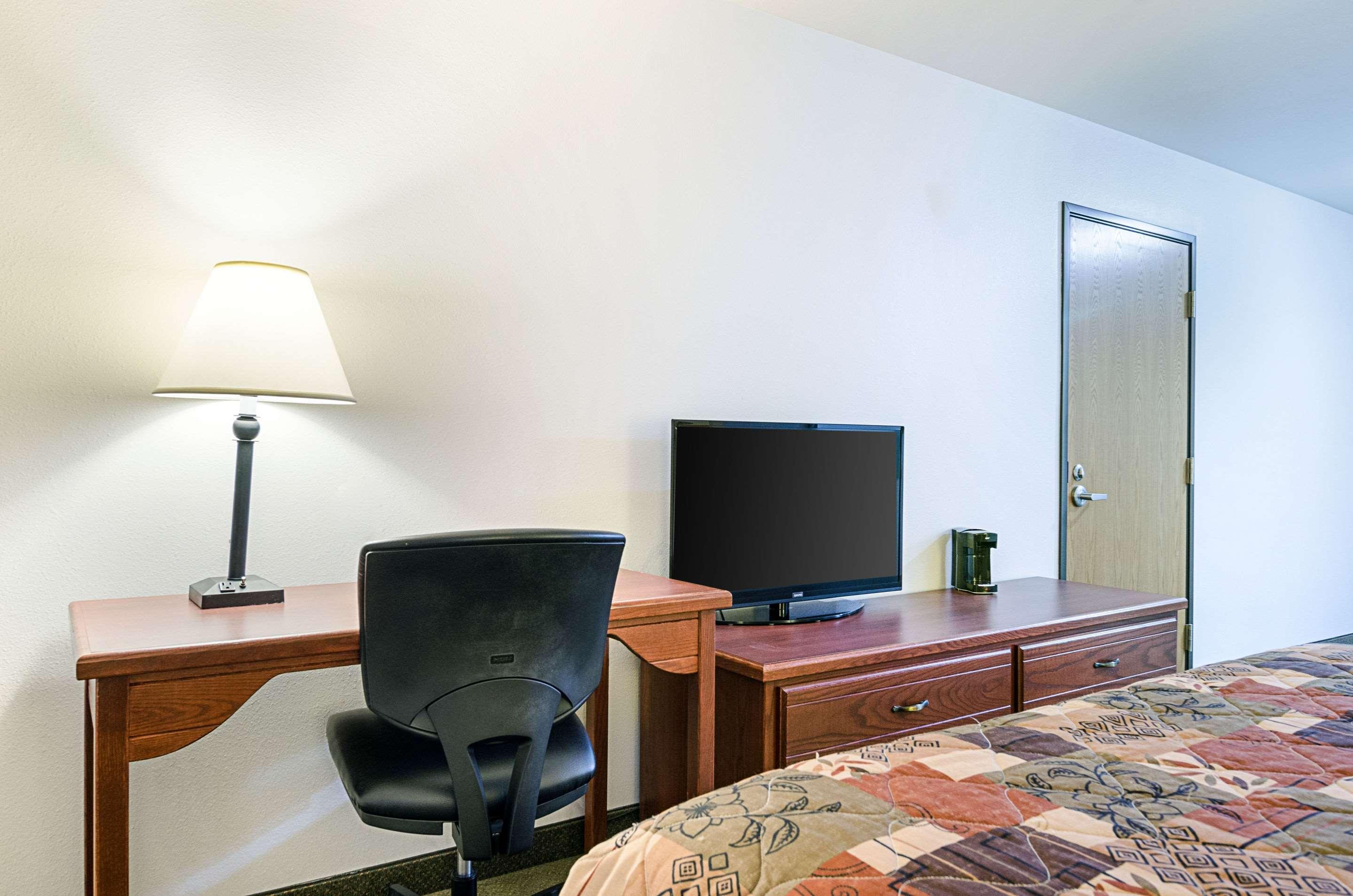 Rodeway Inn Larned Εξωτερικό φωτογραφία