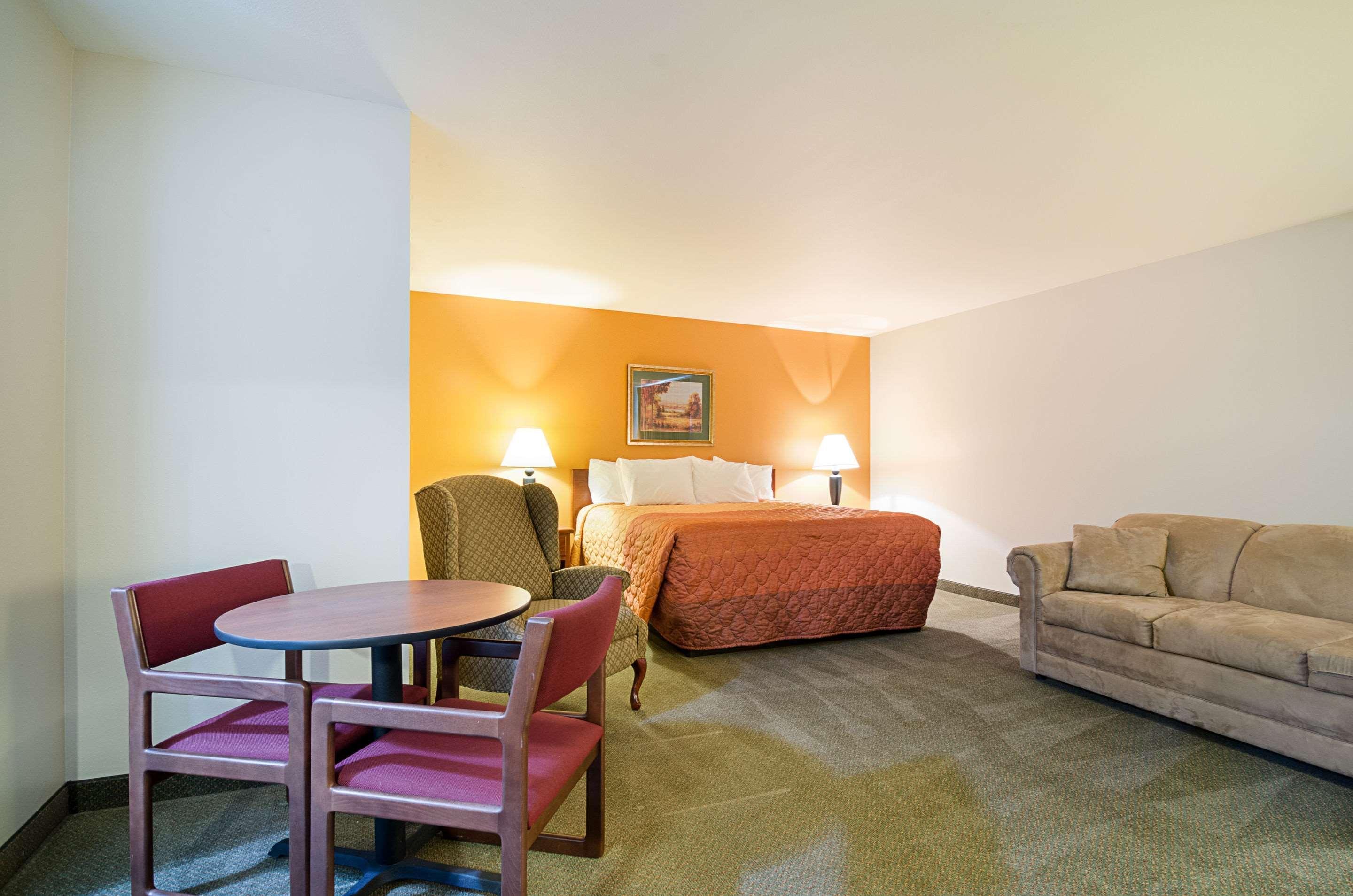 Rodeway Inn Larned Εξωτερικό φωτογραφία
