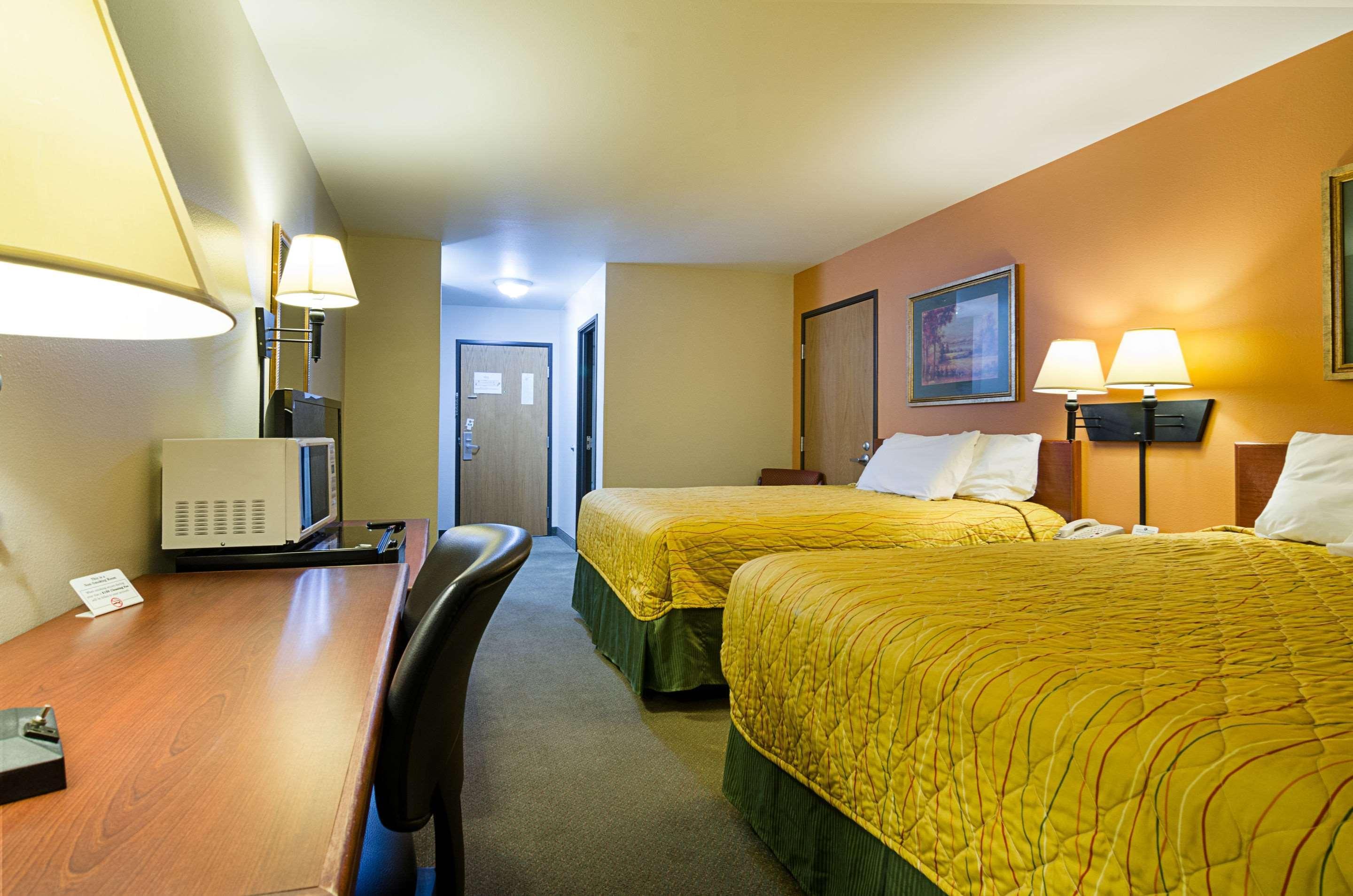 Rodeway Inn Larned Εξωτερικό φωτογραφία
