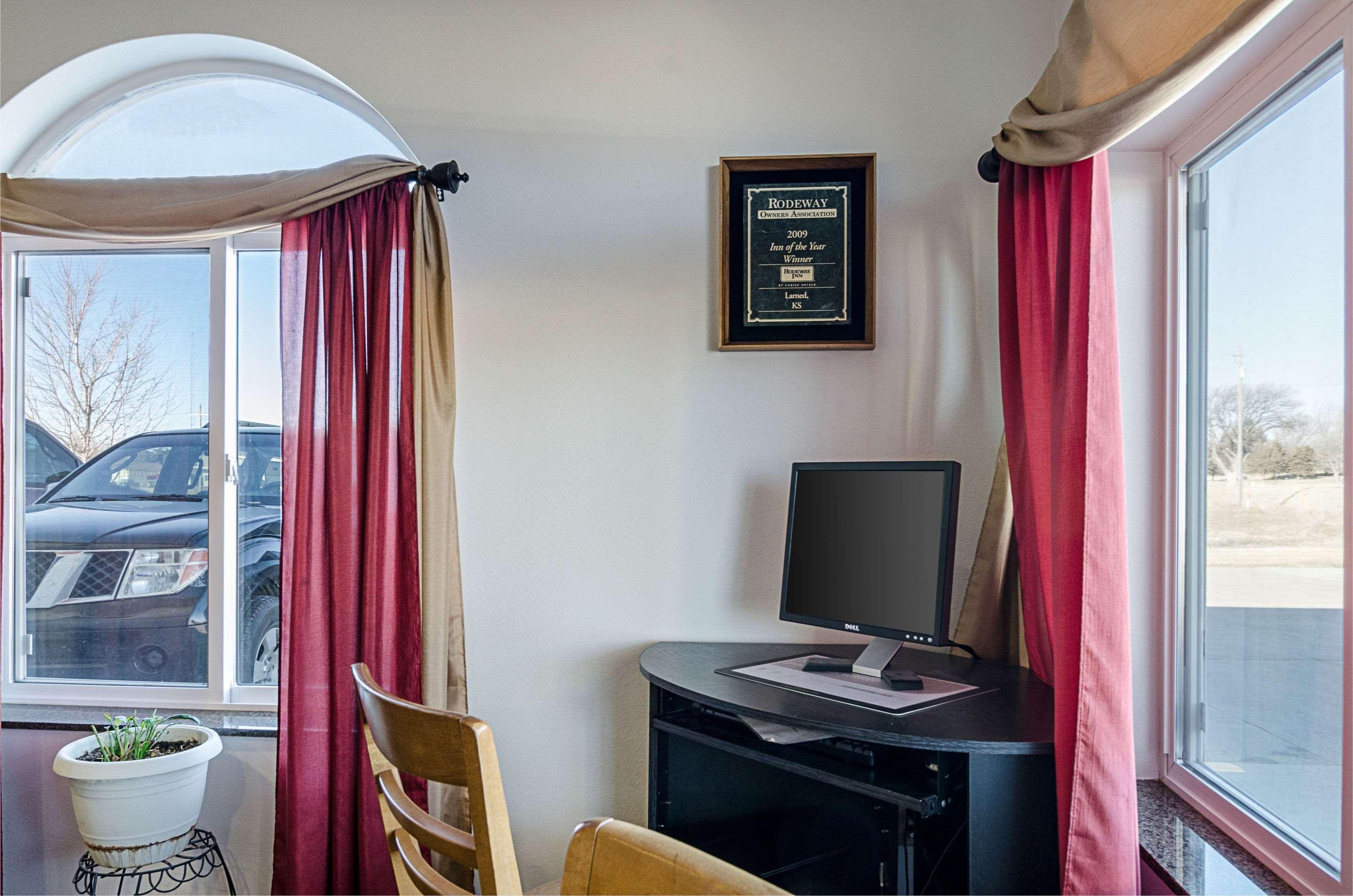 Rodeway Inn Larned Εξωτερικό φωτογραφία