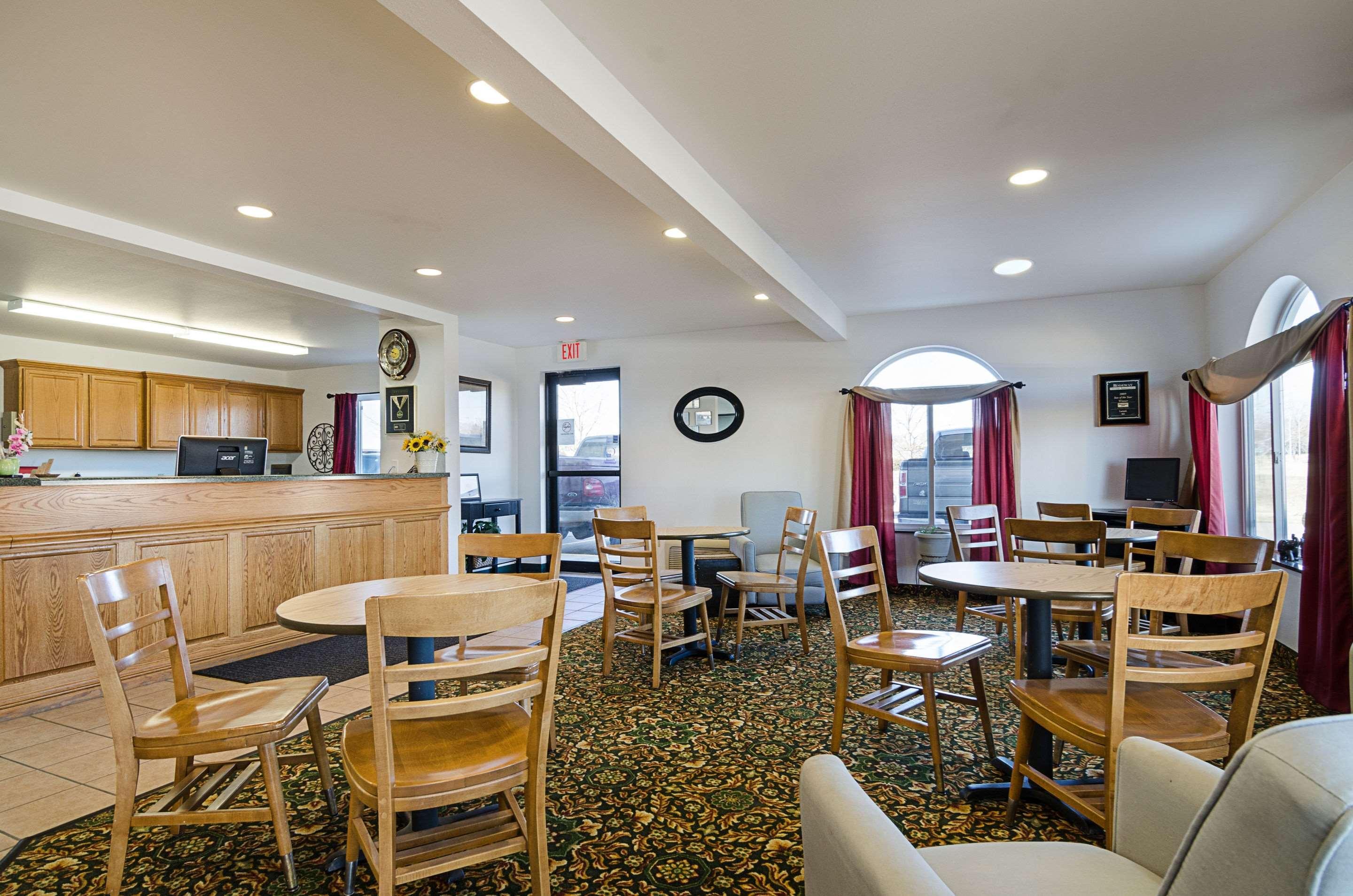 Rodeway Inn Larned Εξωτερικό φωτογραφία