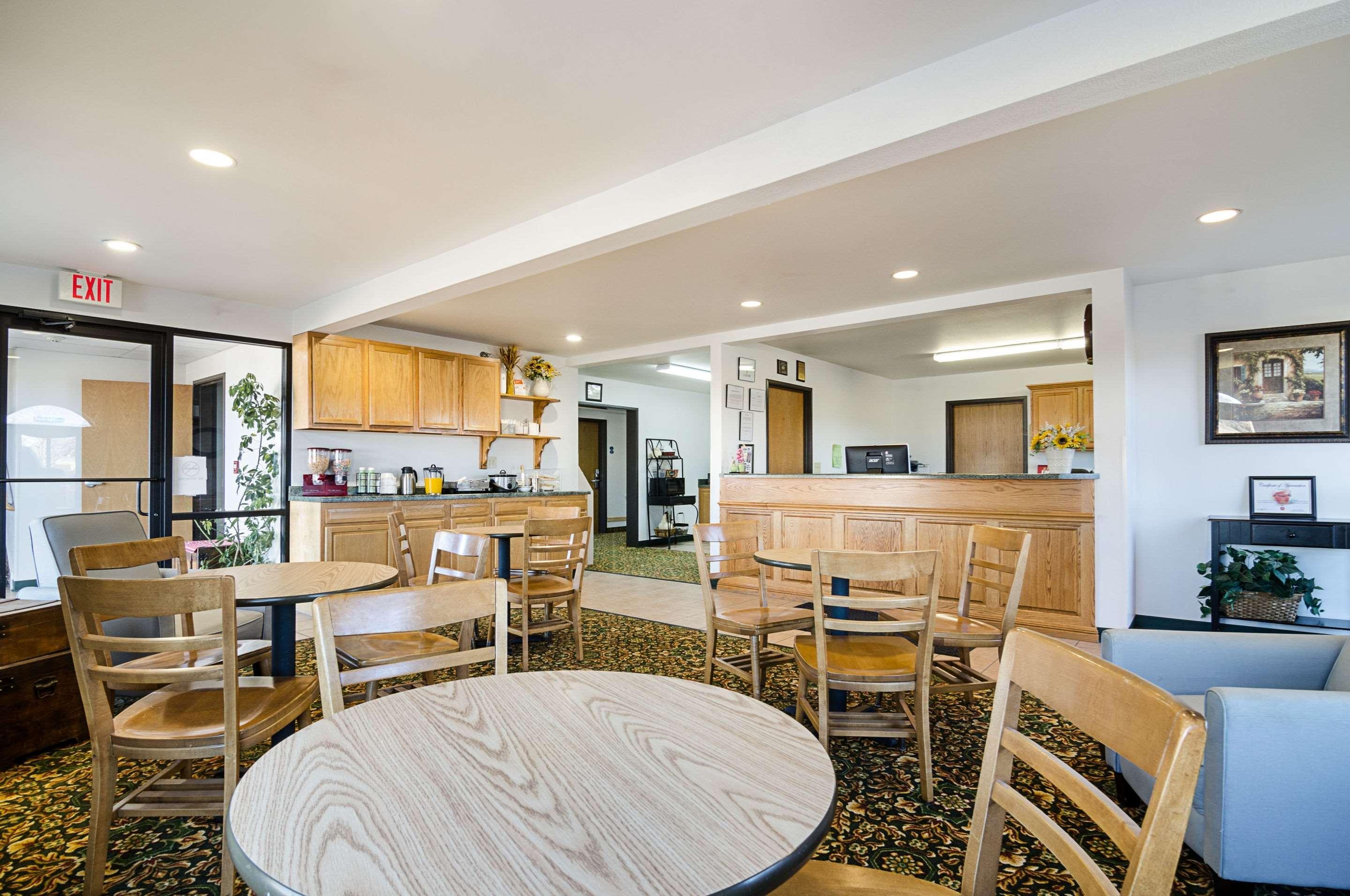 Rodeway Inn Larned Εξωτερικό φωτογραφία
