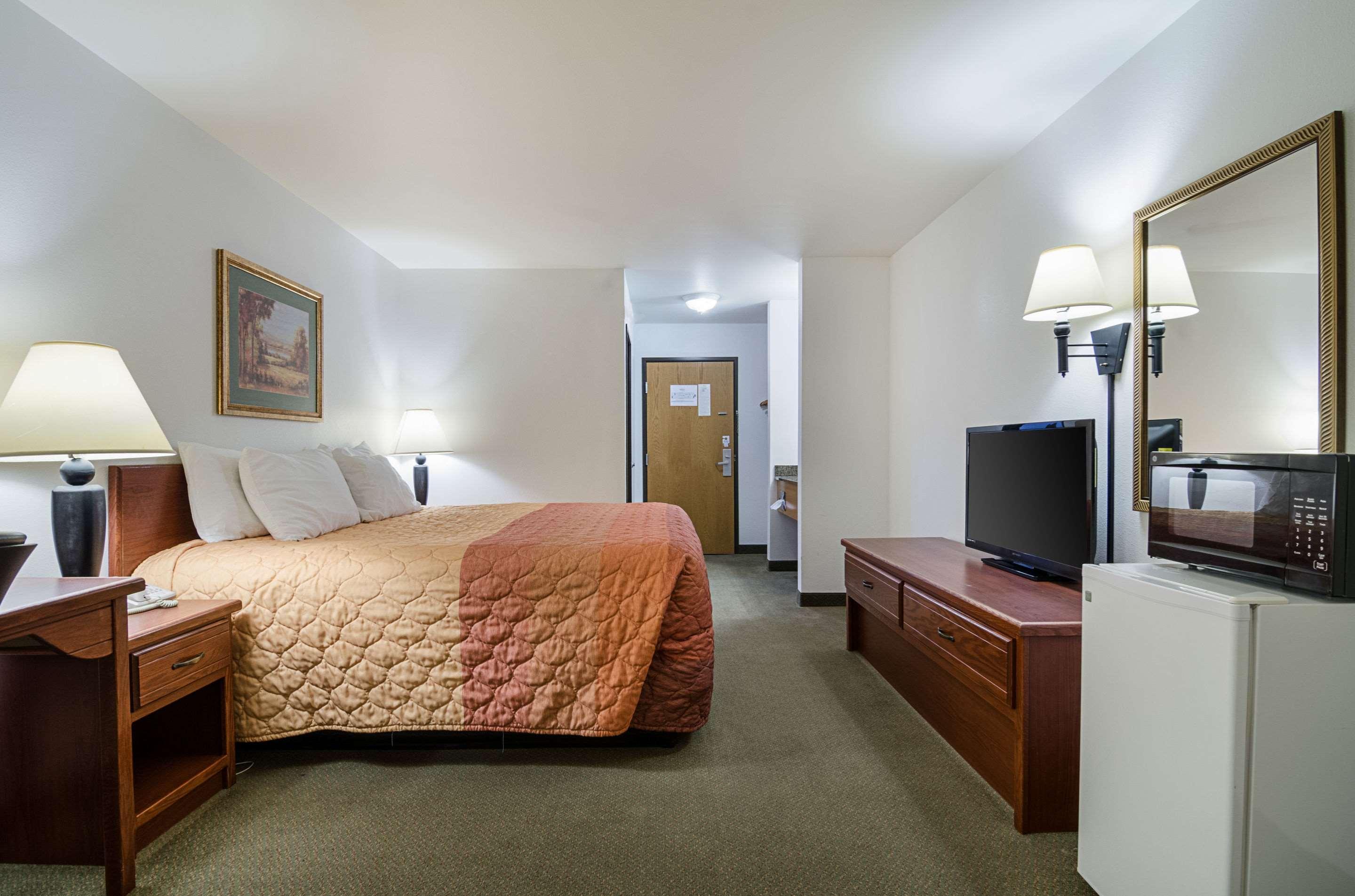 Rodeway Inn Larned Εξωτερικό φωτογραφία