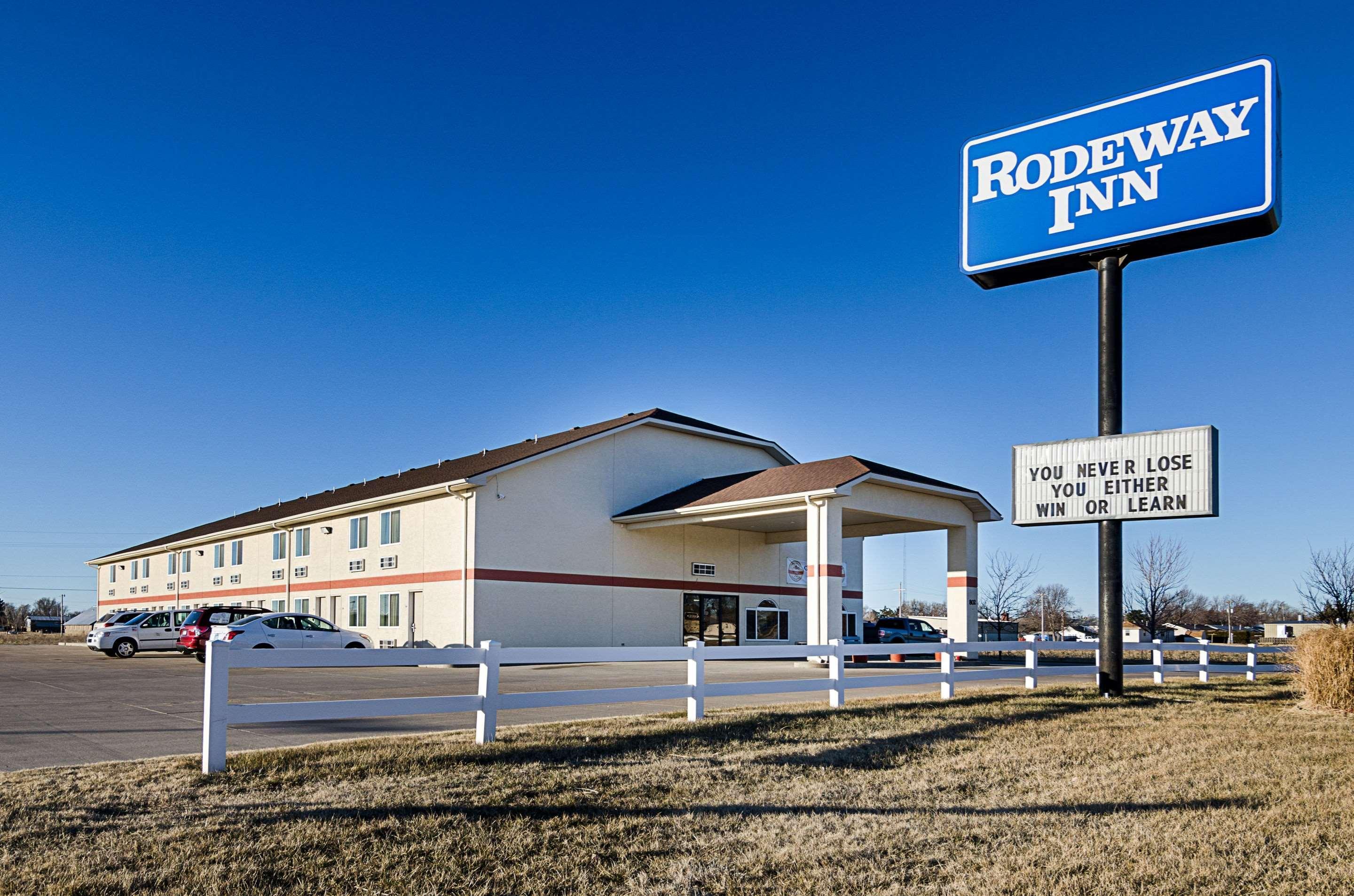 Rodeway Inn Larned Εξωτερικό φωτογραφία