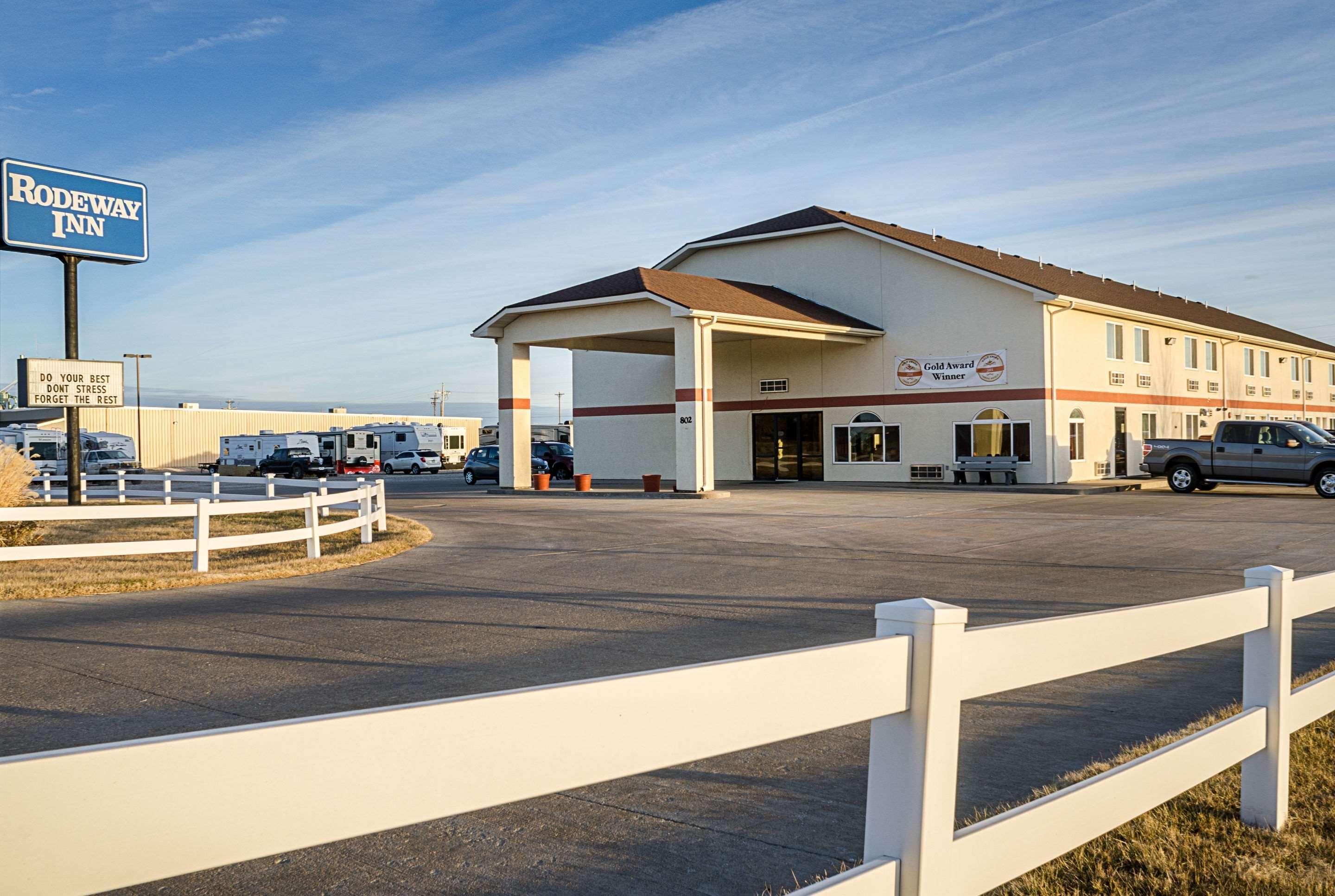 Rodeway Inn Larned Εξωτερικό φωτογραφία